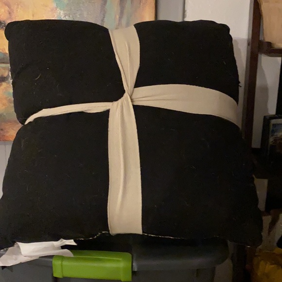 Artistic accents decorative pillows - Picture 6 of 6